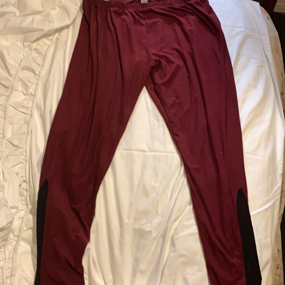 No boundaries burgundy leggings